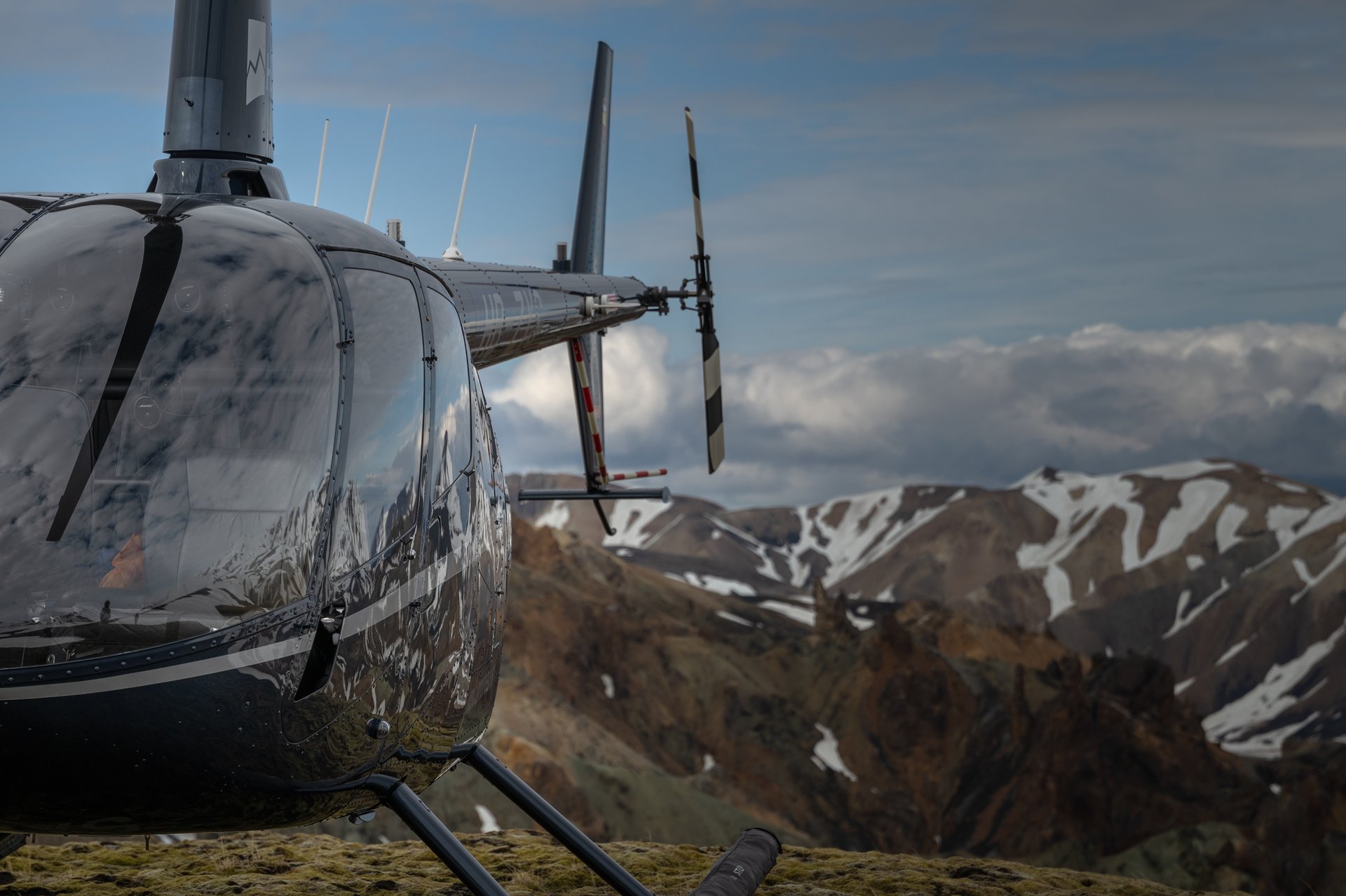Helicopter tour Iceland highlands aerial view glaciers