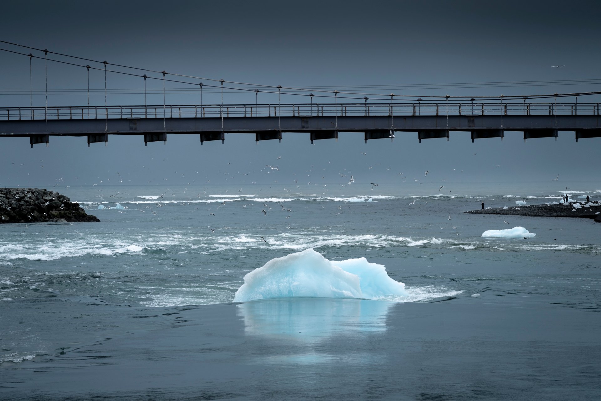 Jökulsárlón glacier lagoon icebergs in late May Iceland