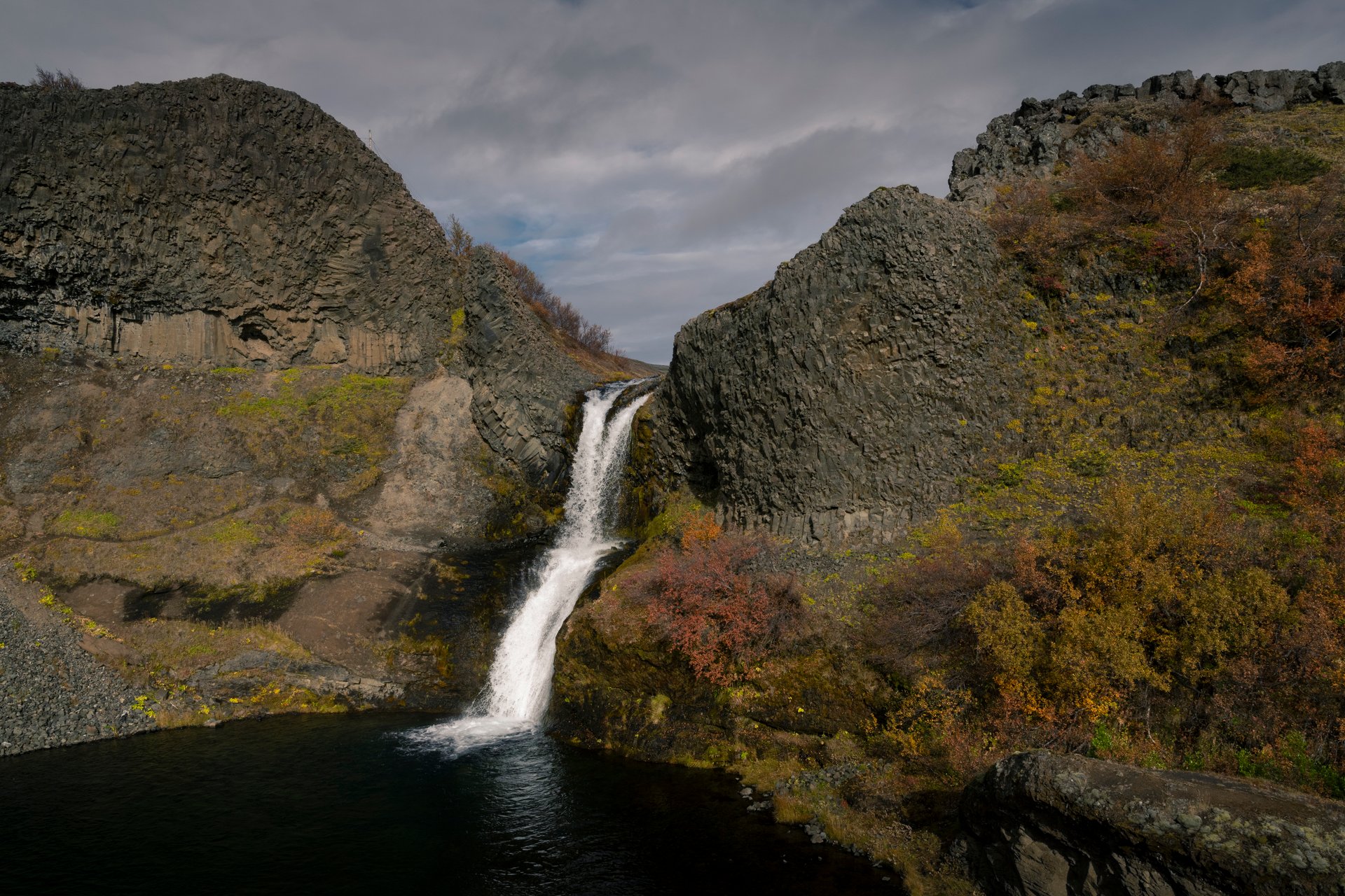 Crystal-clear pools and waterfalls in the enchanting Gjáin valley