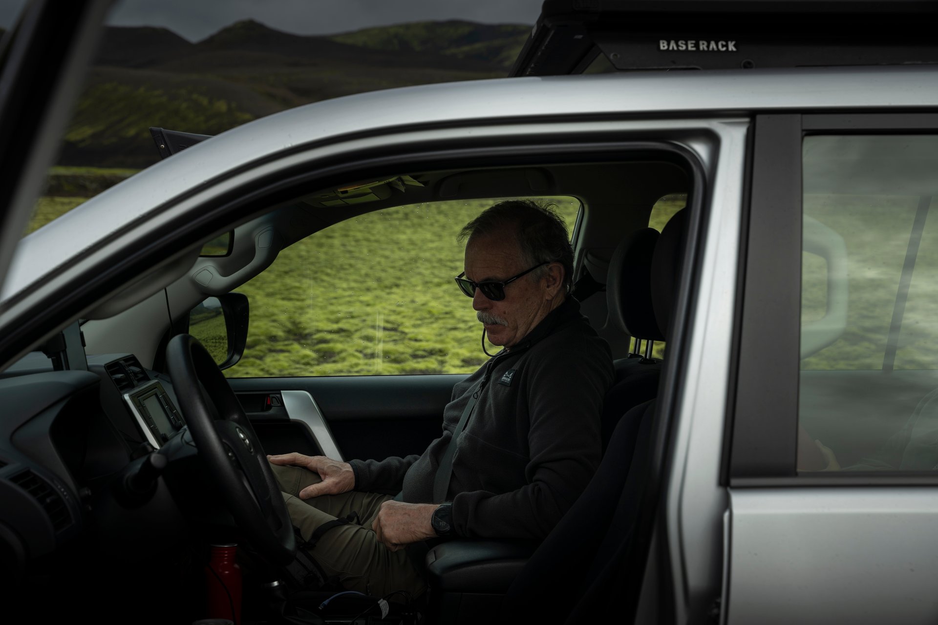 Client profitant du siège avant du Land Cruiser