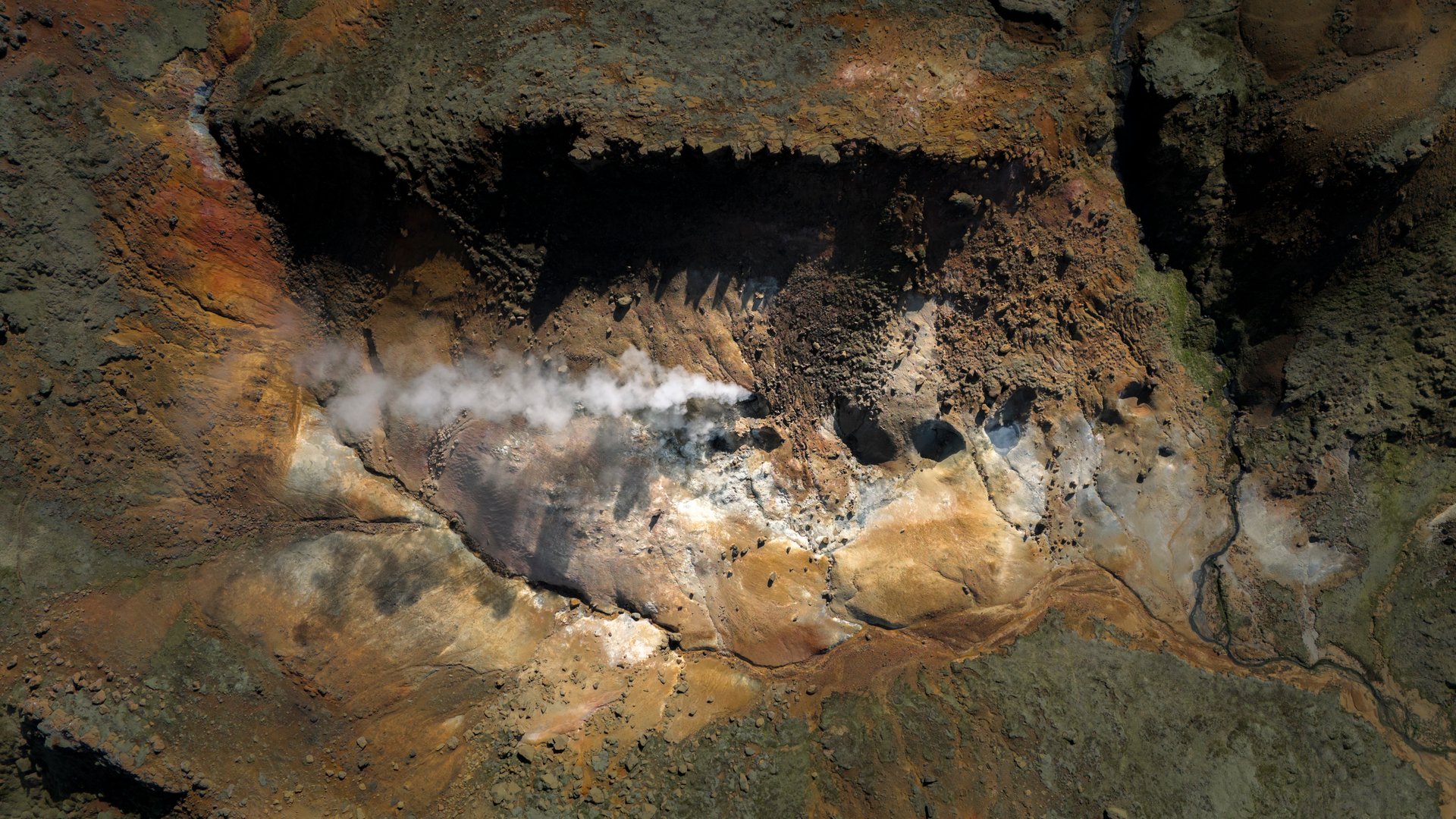 Hidden gem discovery along an Iceland touring route