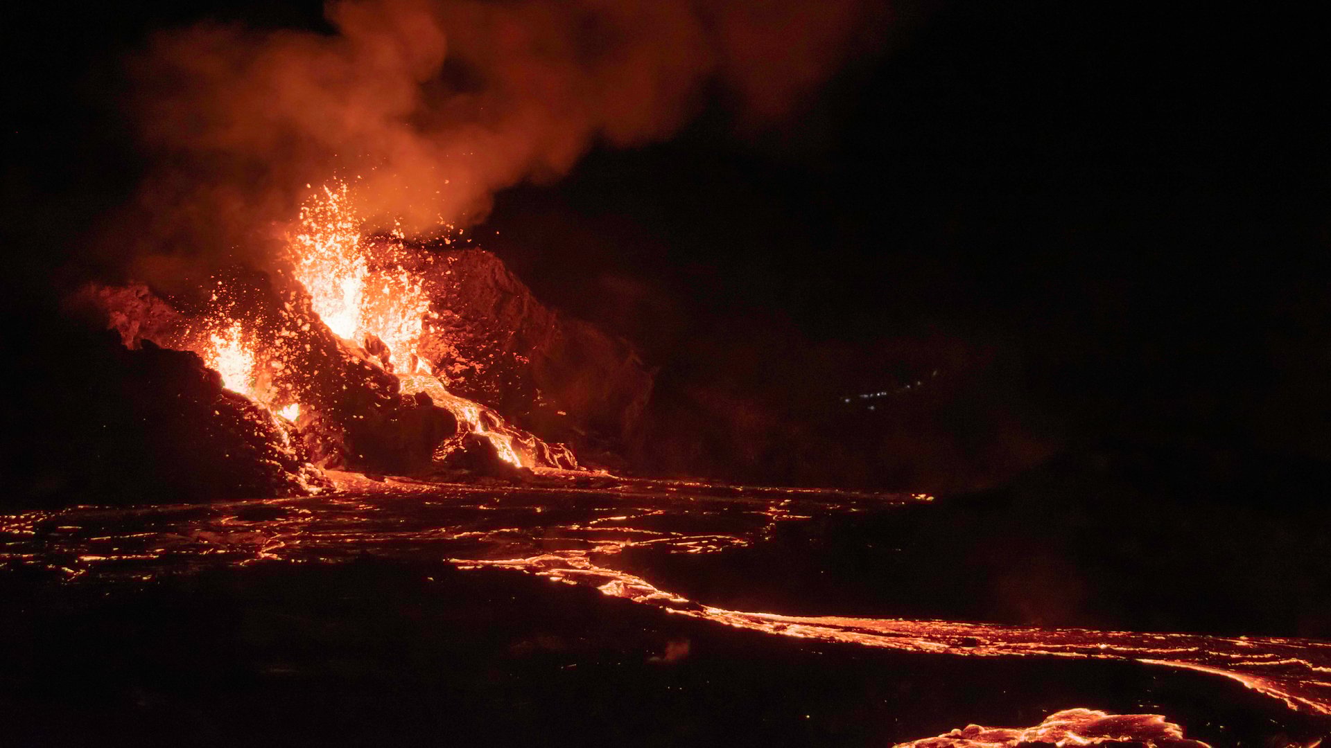 Seeing lava in Iceland volcanic eruption guide