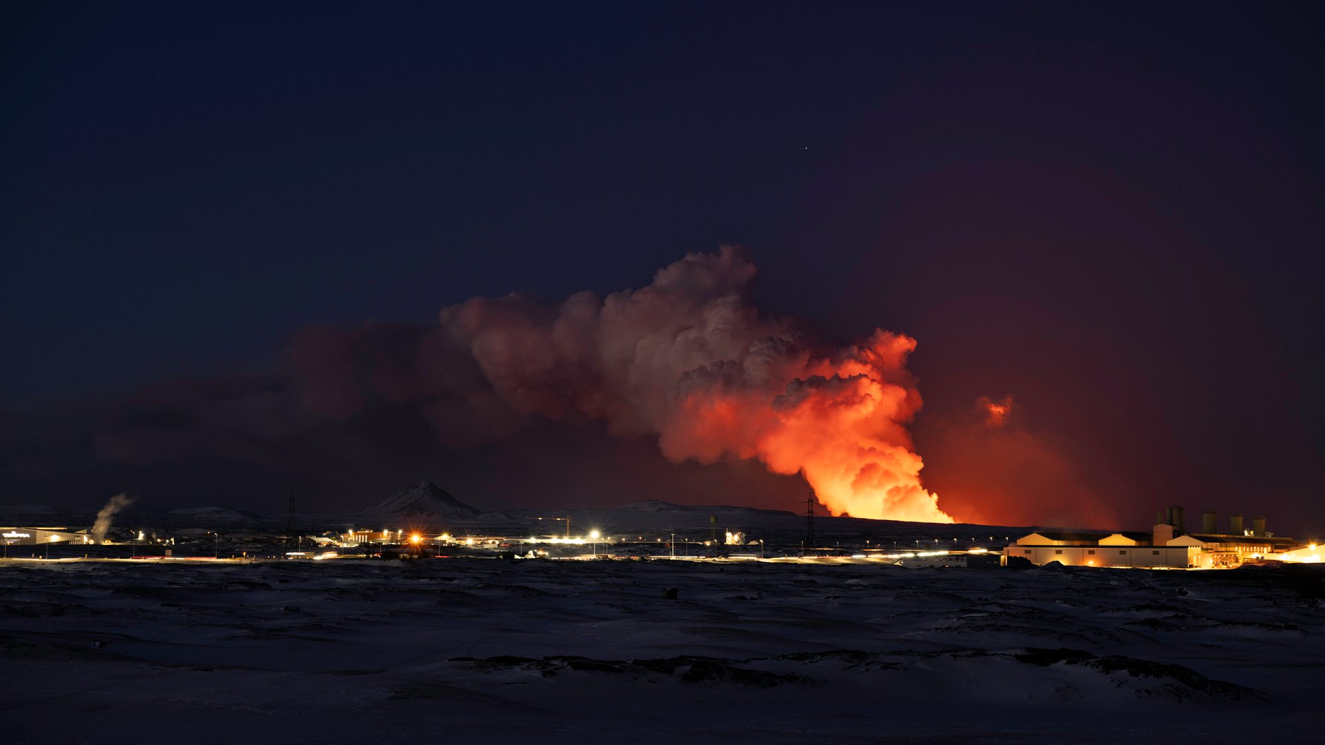 Lava threatening infrastructure near Grindavík