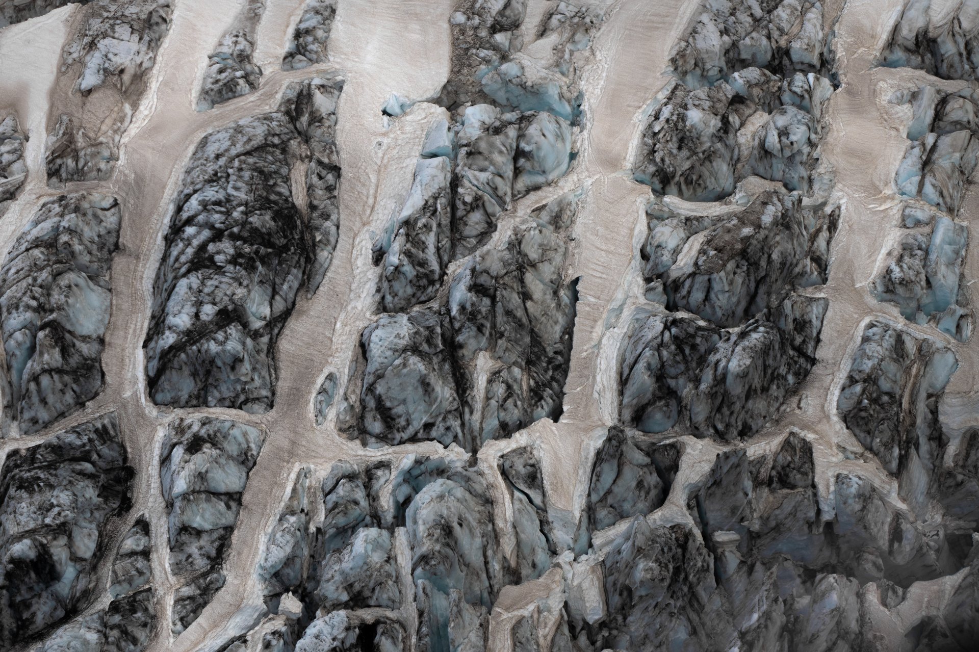 Private helicopter tour over Icelandic Highlands with dramatic volcanic landscapes