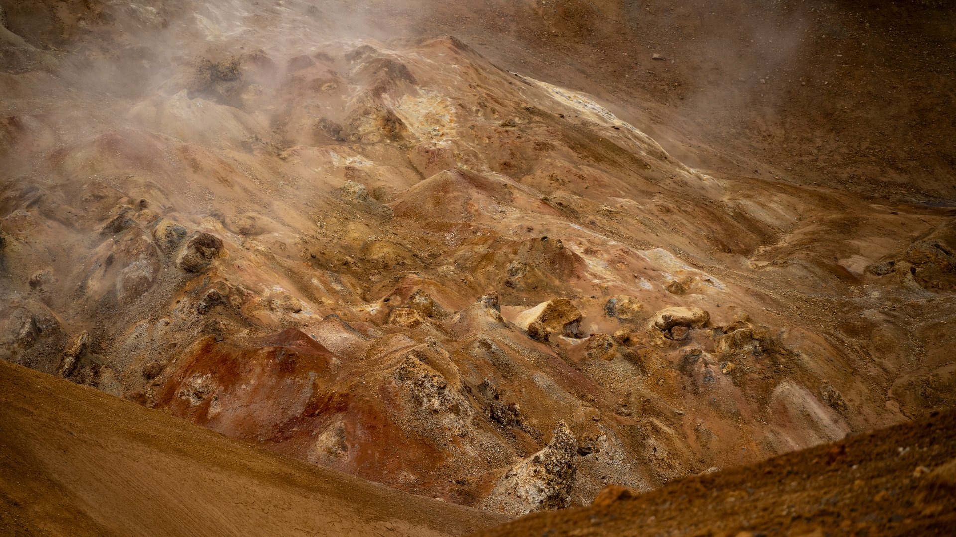 Hveradalir valley hot springs and fumaroles at Kerlingarfjöll, highlands Iceland