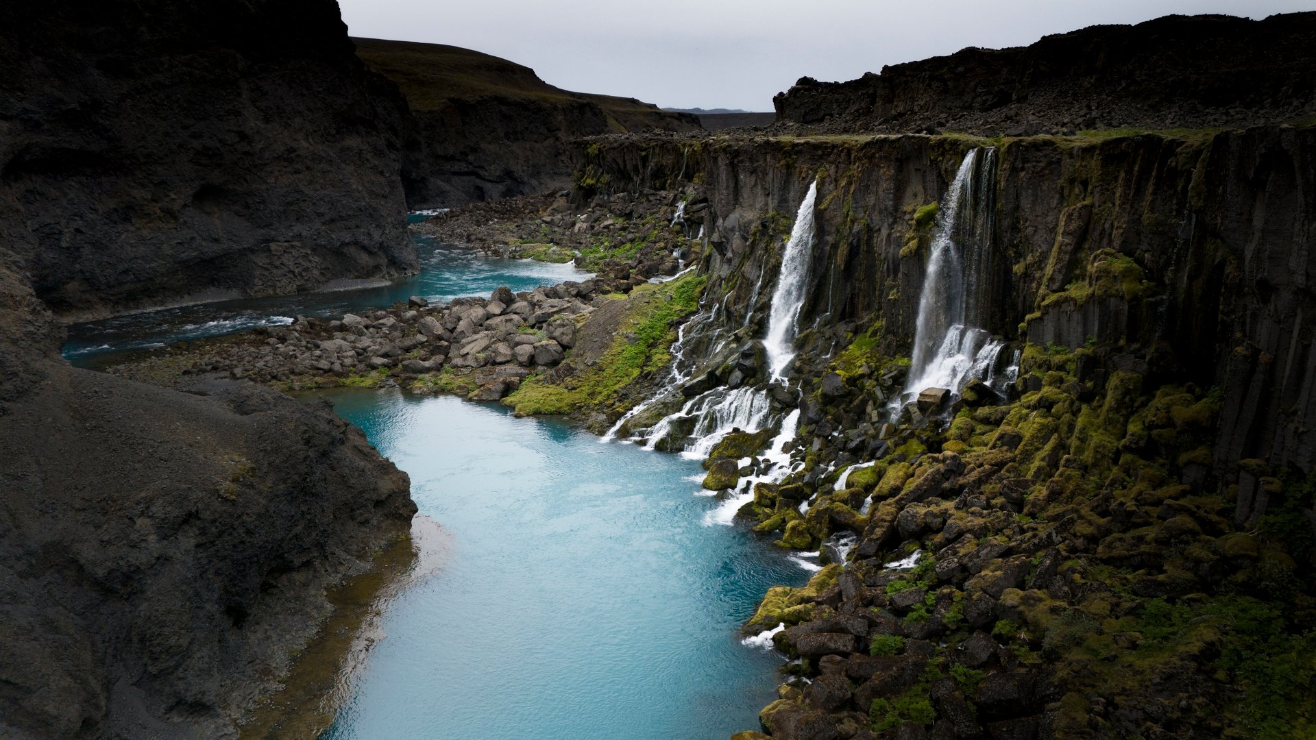The Valley of Tears in Iceland with turquoise water