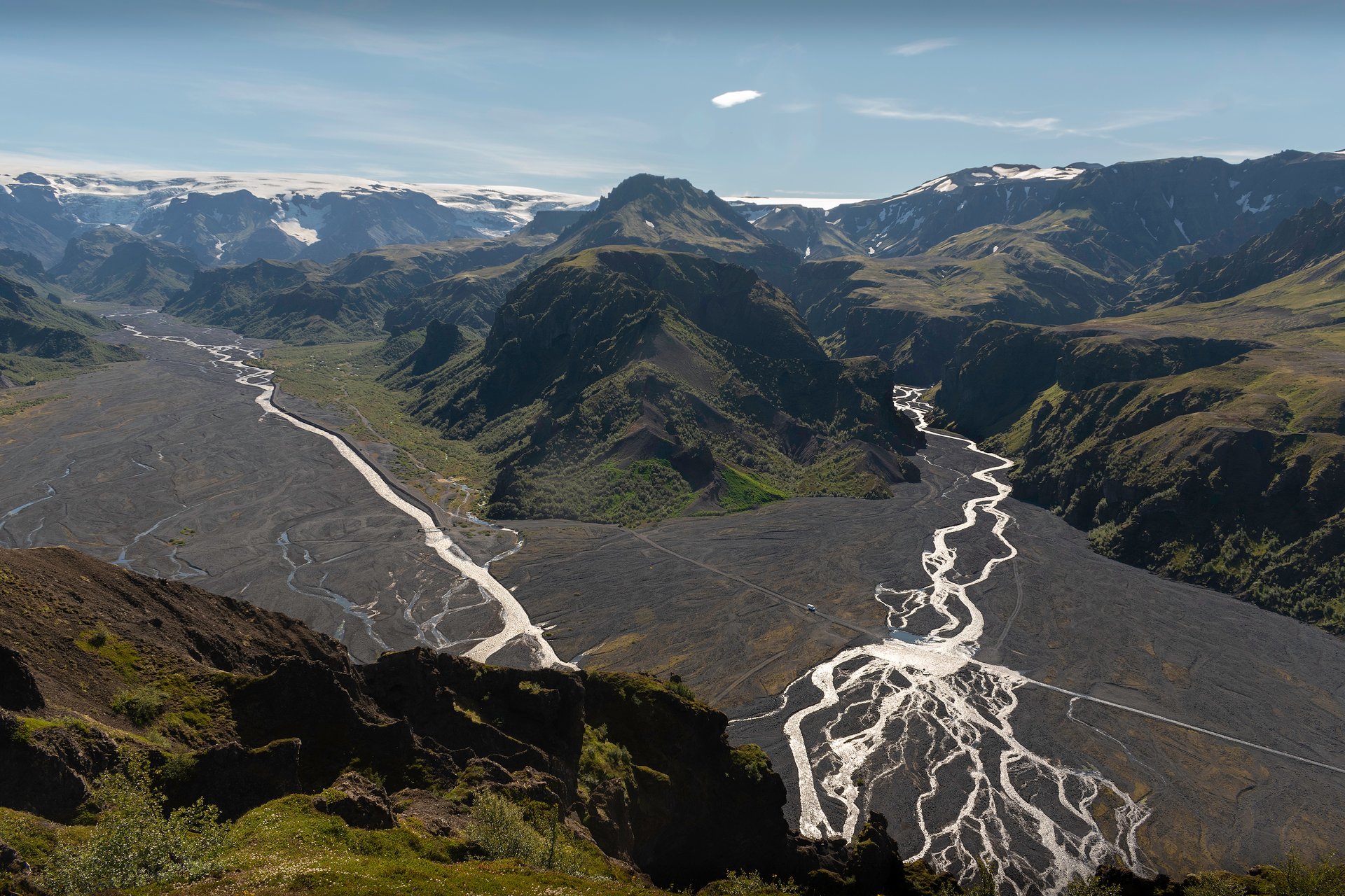 View from Valahnúkur summit overlooking Þórsmörk valley