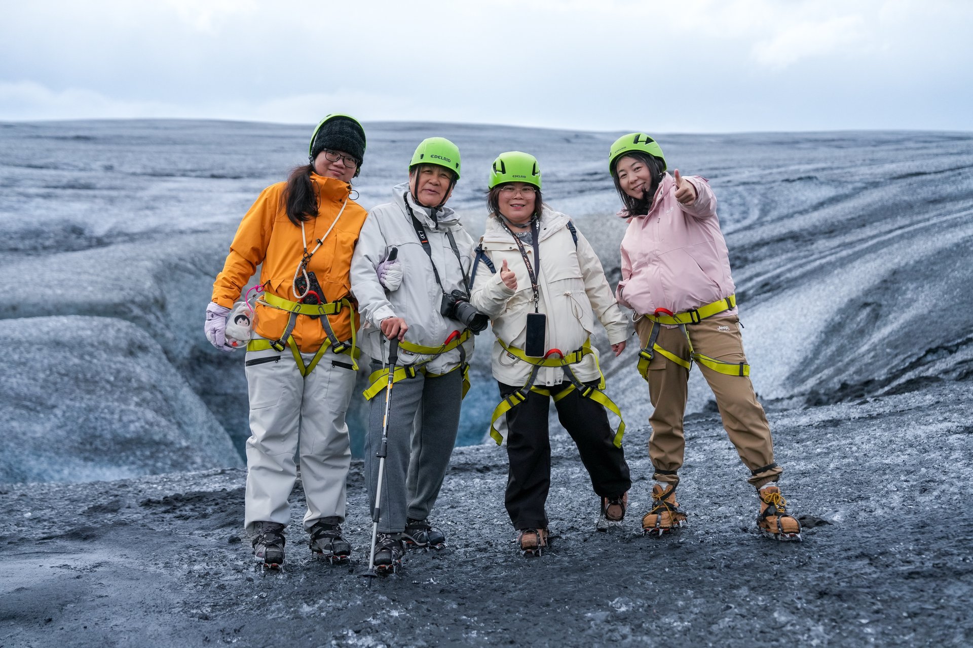 Upper and lower ice caves exploration at Vatnajökull with guide