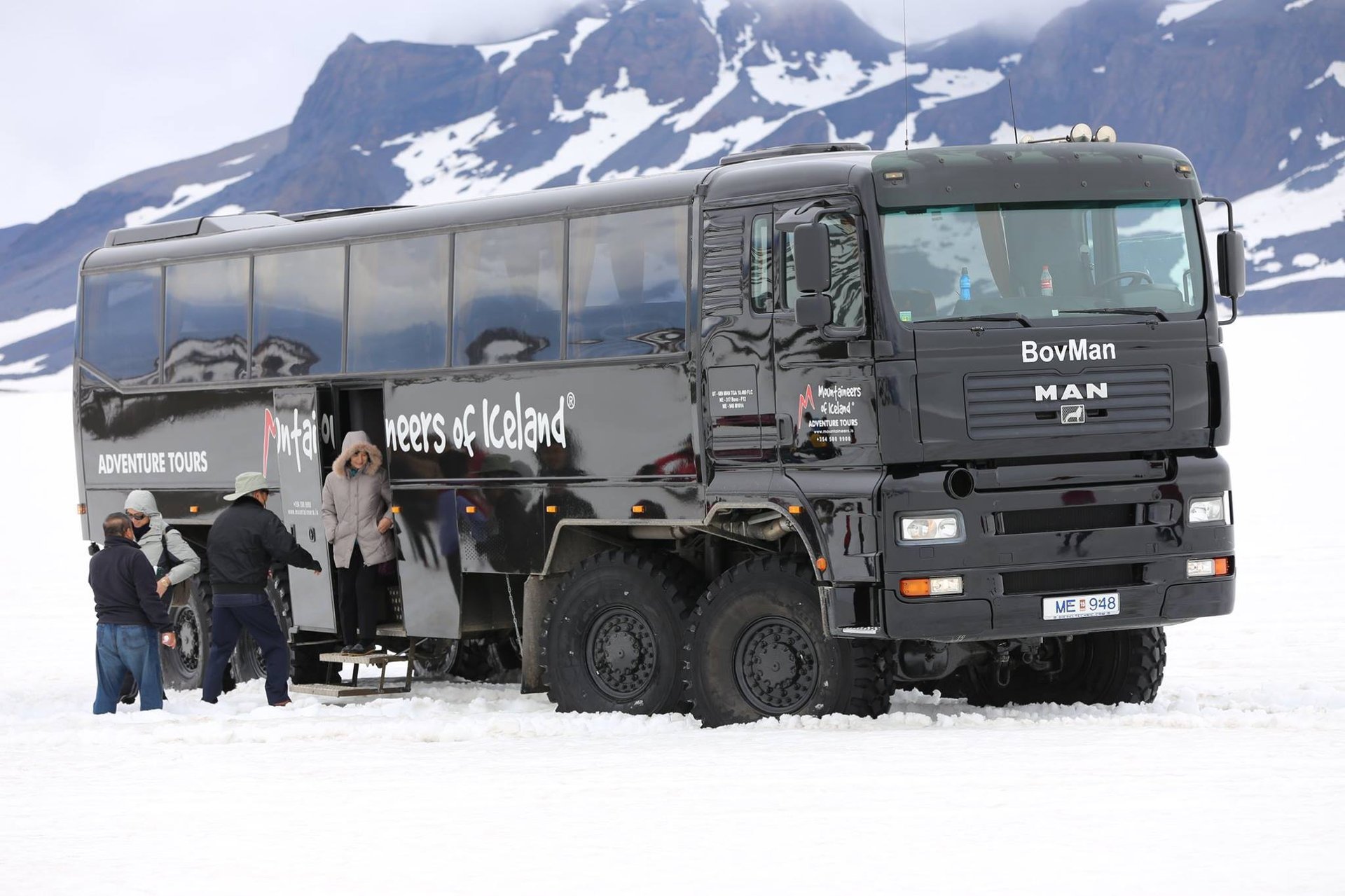 Motoneige à grande vitesse sur le glacier Langjökull en Islande