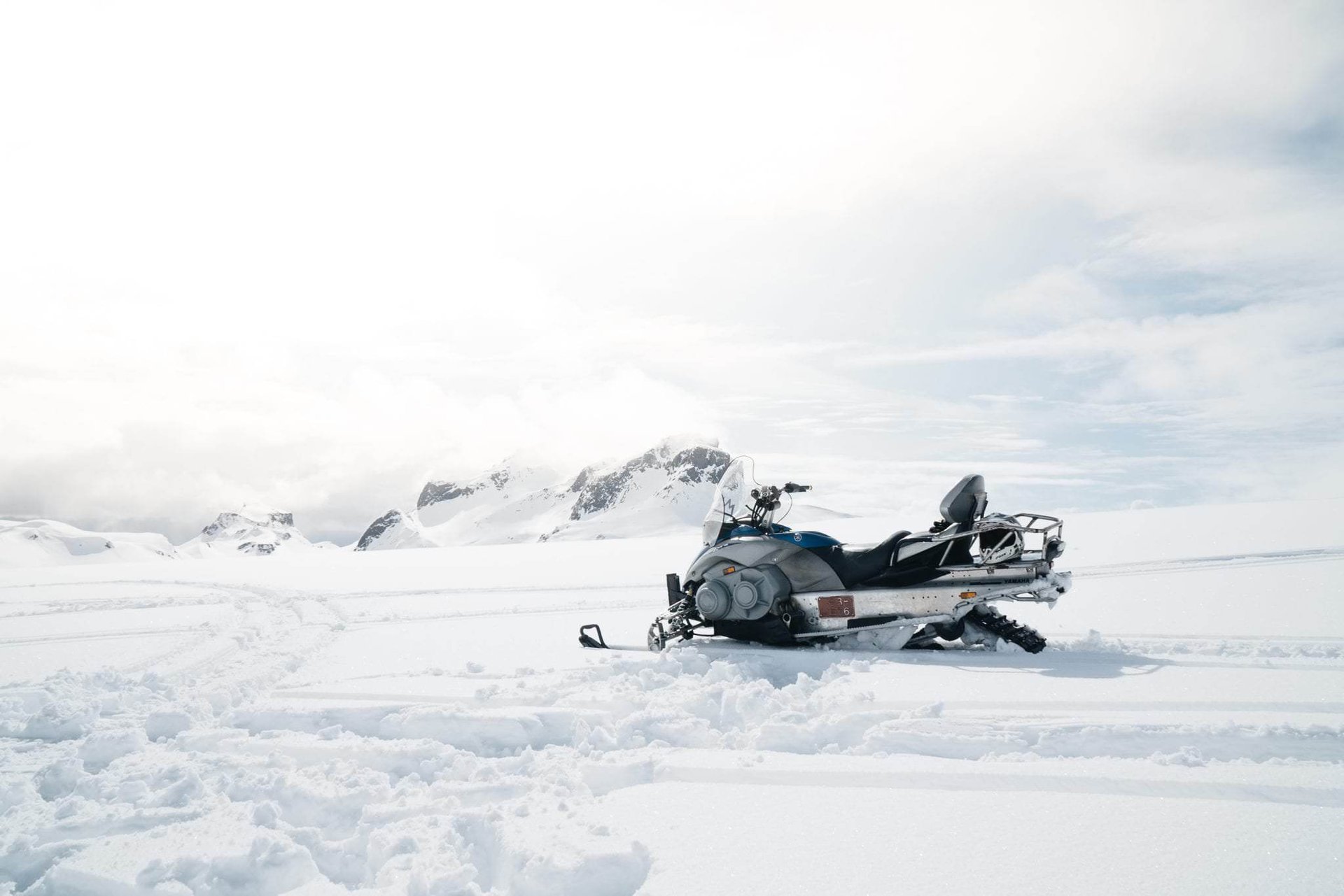 Aventure en motoneige sur le glacier Langjökull, deuxième plus grande calotte glaciaire d'Islande