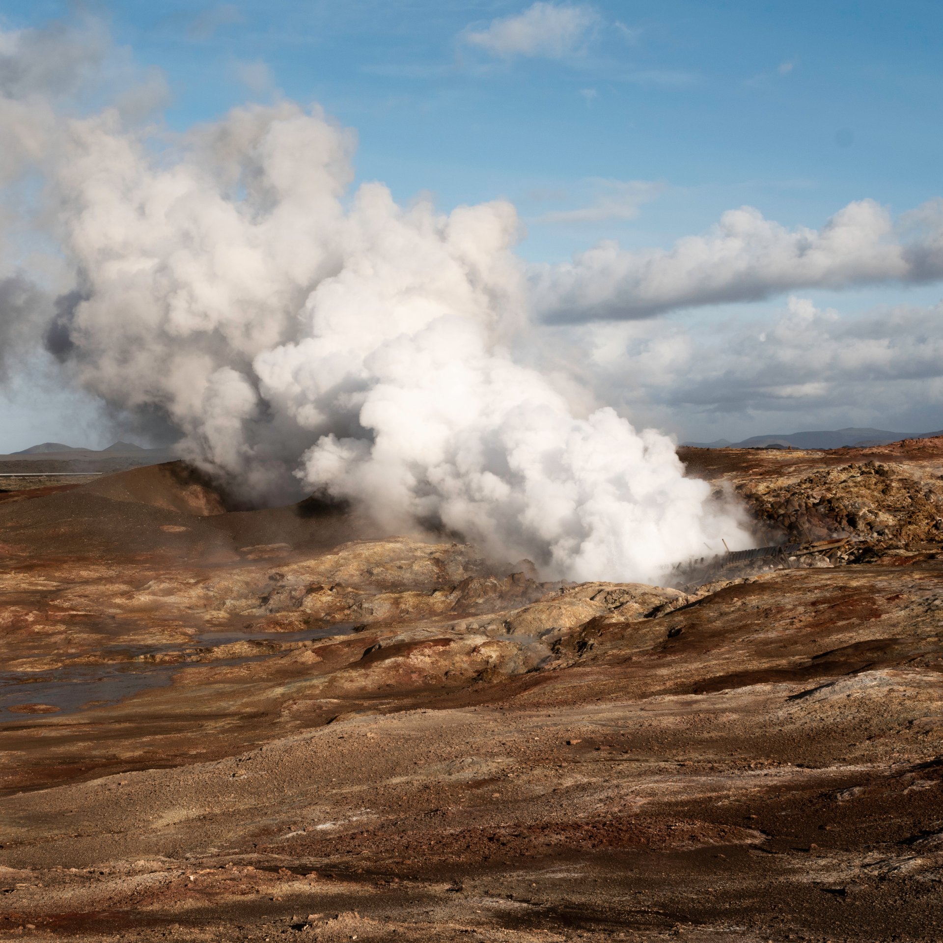 Geothermal activity and mineral deposits on the Reykjanes Peninsula