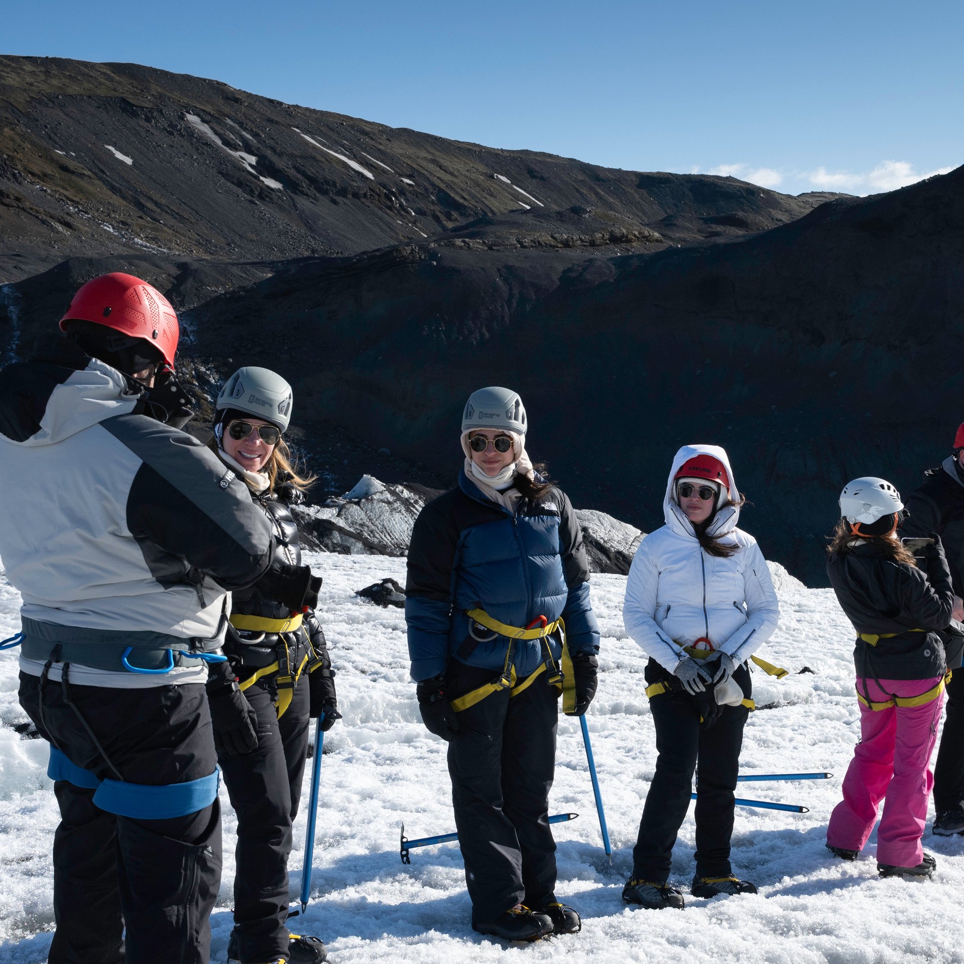 Formations de glace spectaculaires et séracs sur le glacier Sólheimajökull