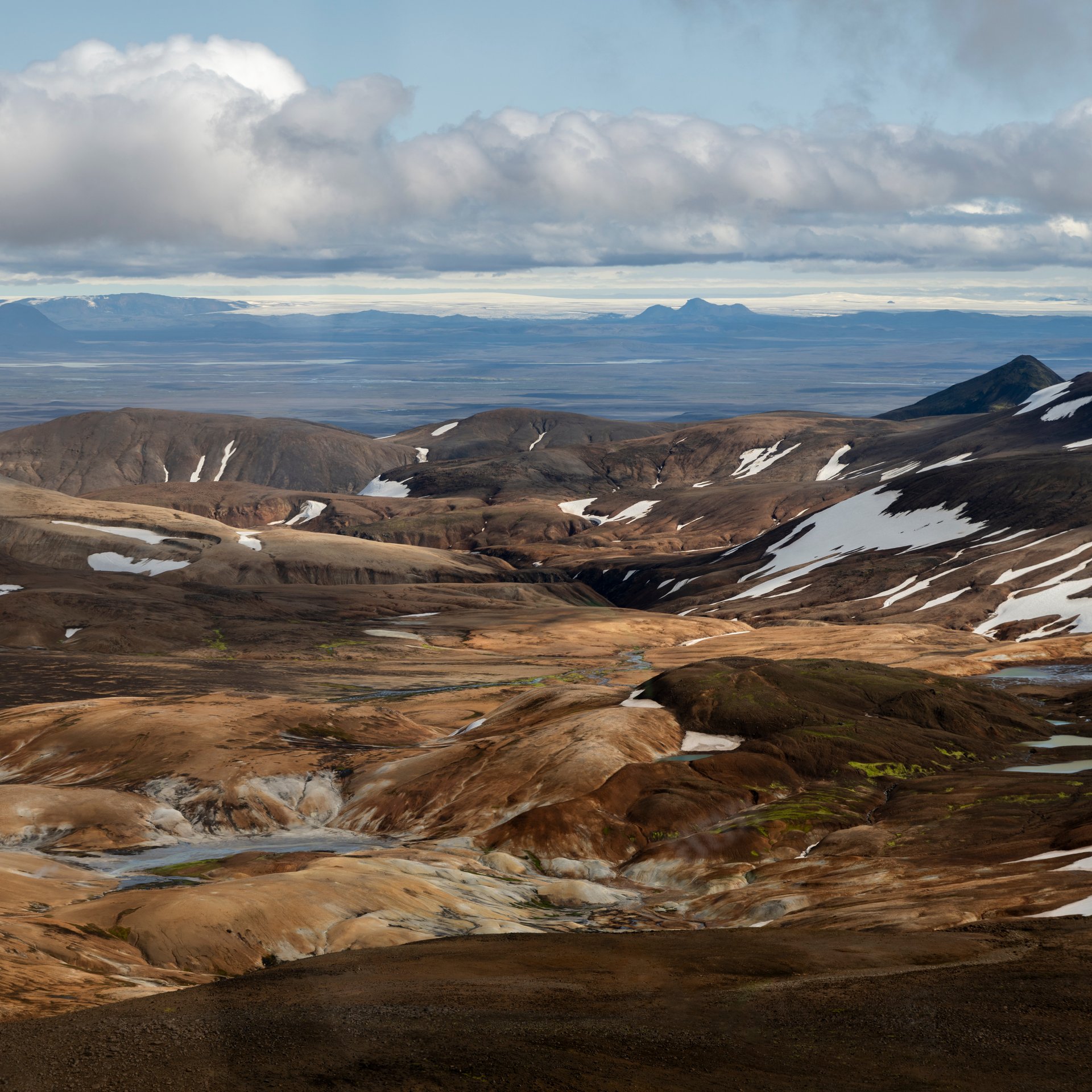 BaseCamp lodge in dramatic Kerlingarfjöll highland setting