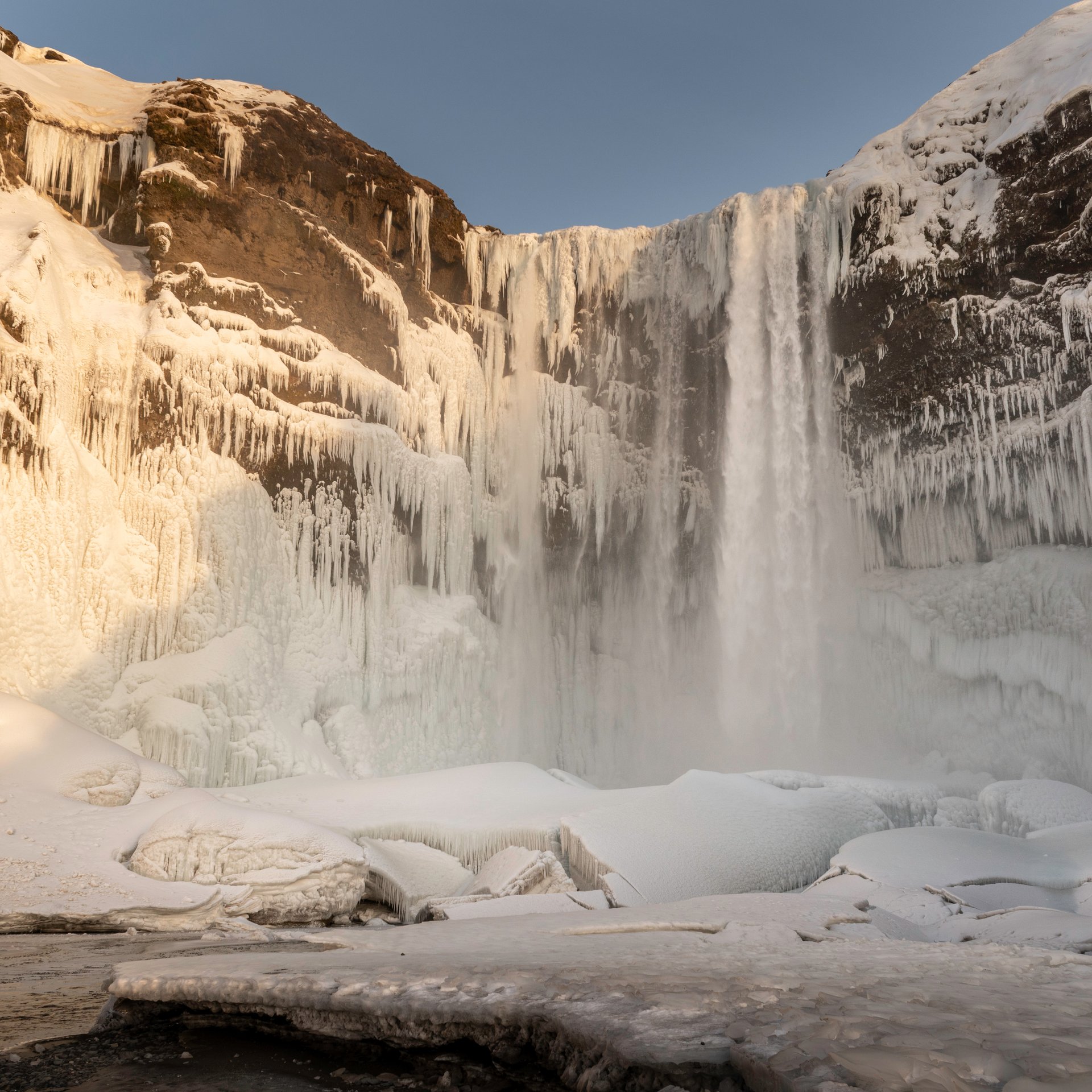 Private South Coast tour vehicle and dramatic landscapes