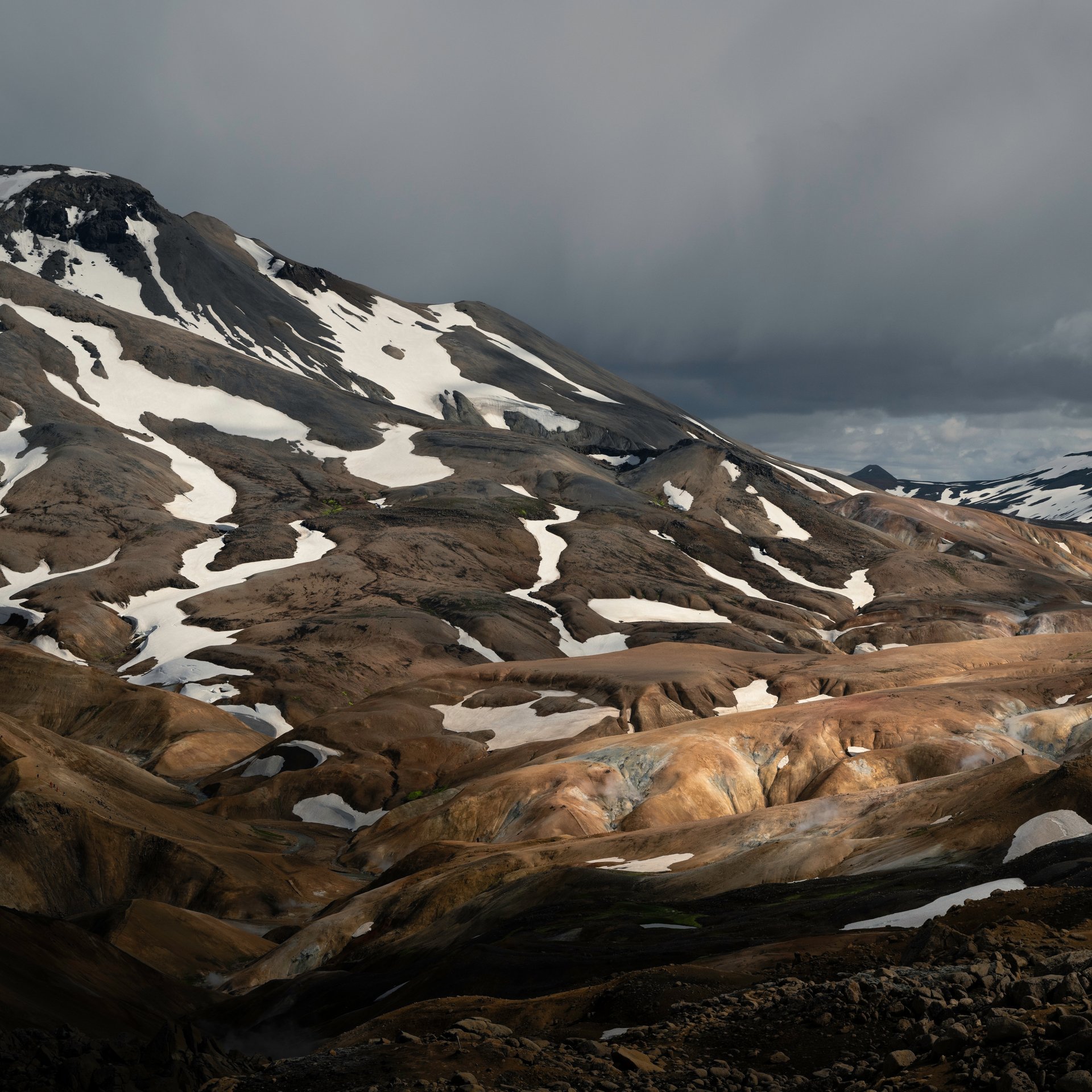 Vast highland desert landscape of Kerlingarfjöll with colorful mountain formations