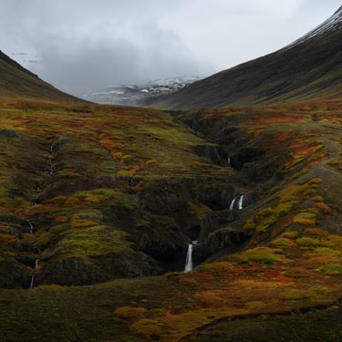 Jökulsárlón glacier lagoon icebergs floating serenely
